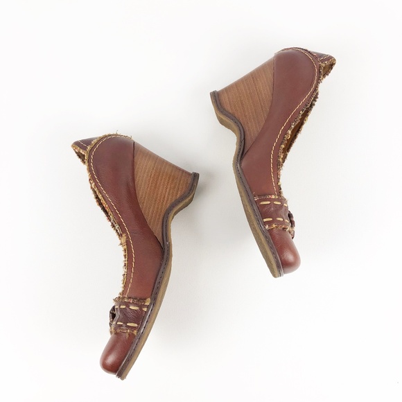 Vince Camuto Tweed Button Wedge - Picture 6 of 14